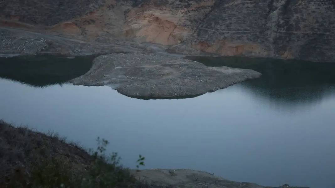 Hatay’da Su Krizi Kapıda: Karaçay Barajı Kuruma Noktasında! 4
